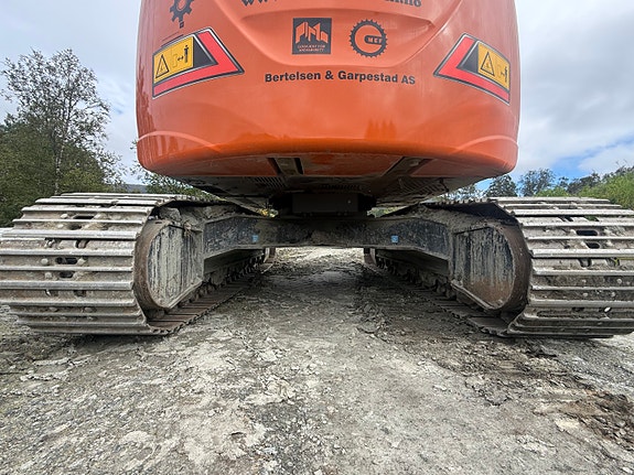 Hitachi ZX225USRLC-7 8 of 19