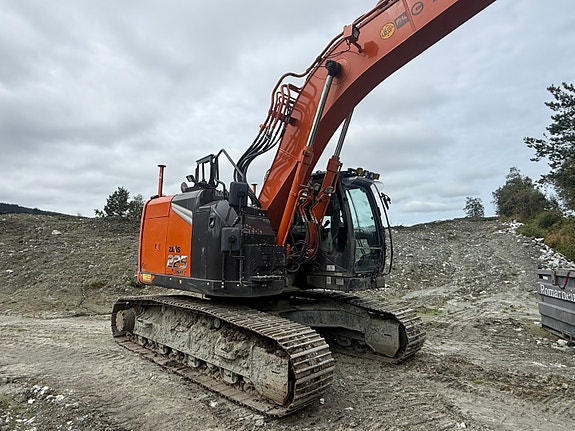 Hitachi ZX225USRLC-7 3 of 19