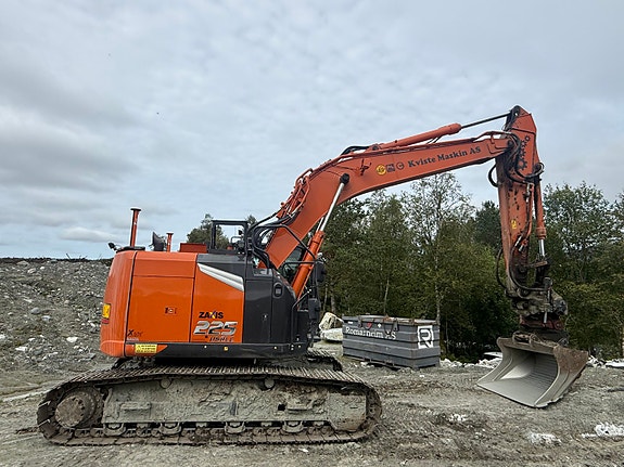 Hitachi ZX225USRLC-7 5 of 19