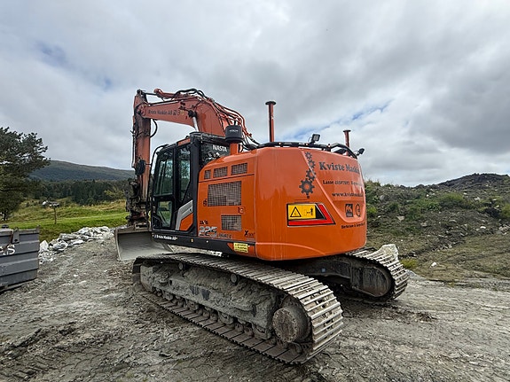 Hitachi ZX225USRLC-7 9 of 19