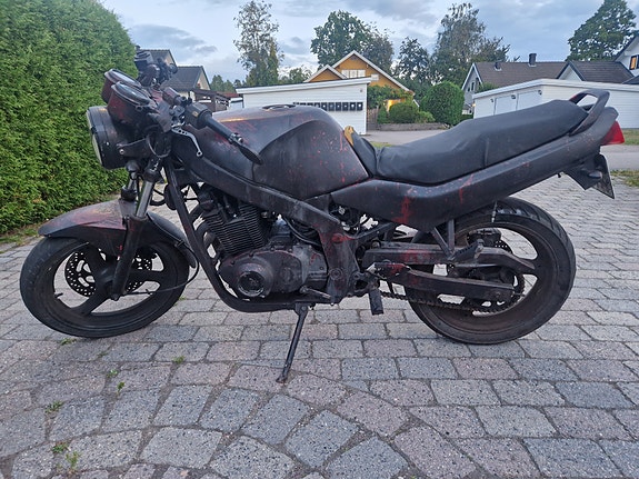 Suzuki GS 500 E Slingshot 4 of 9