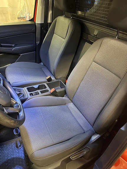 Volkswagen Caddy Maxi 16 of 30