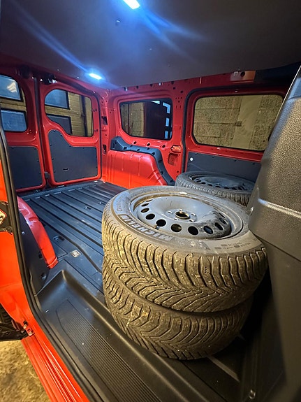 Volkswagen Caddy Maxi 27 of 30