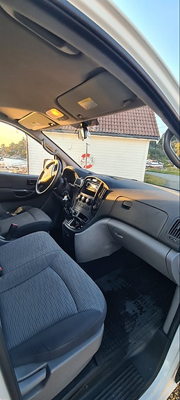 Hyundai H-1 11 of 24