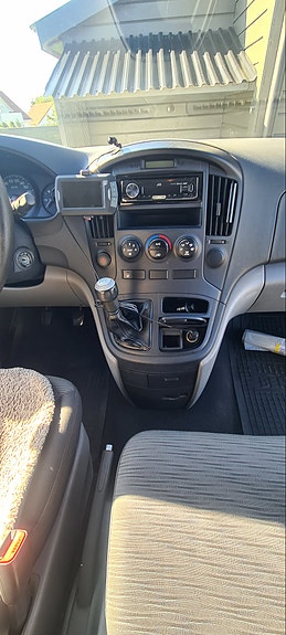Hyundai H-1 13 of 24
