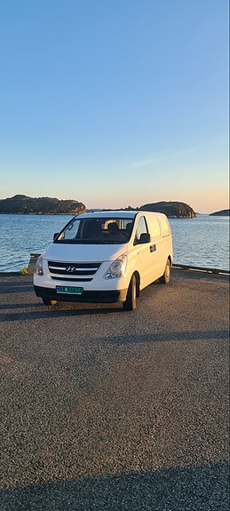 Hyundai H-1 9 of 24