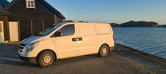 Hyundai H-1 8 of 24