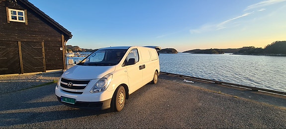 Hyundai H-1 2 of 24