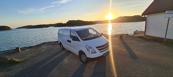 Hyundai H-1 3 of 24