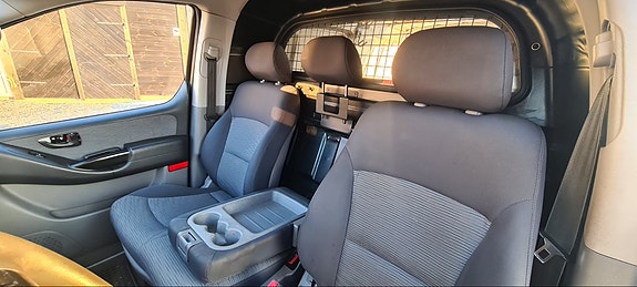 Hyundai H-1 17 of 24