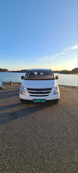 Hyundai H-1 4 of 24