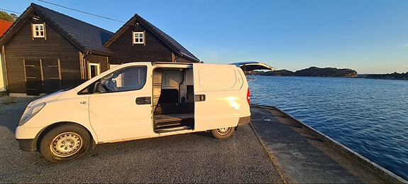 Hyundai H-1 10 of 24