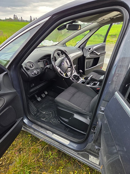 Ford S-MAX 18 of 20