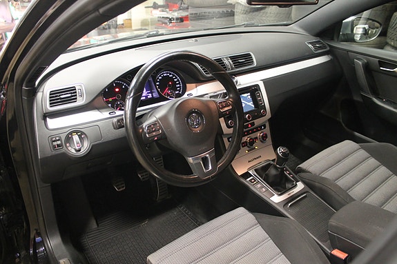 Volkswagen Passat Alltrack 15 of 19