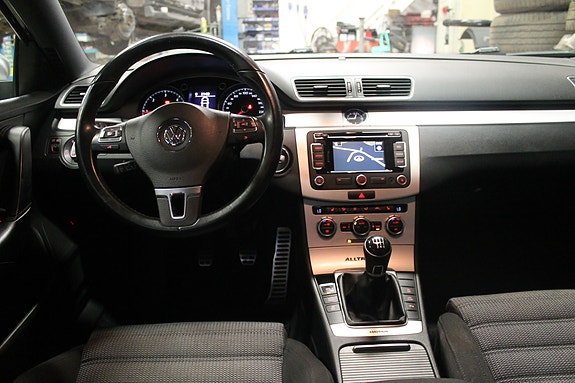 Volkswagen Passat Alltrack 16 of 19