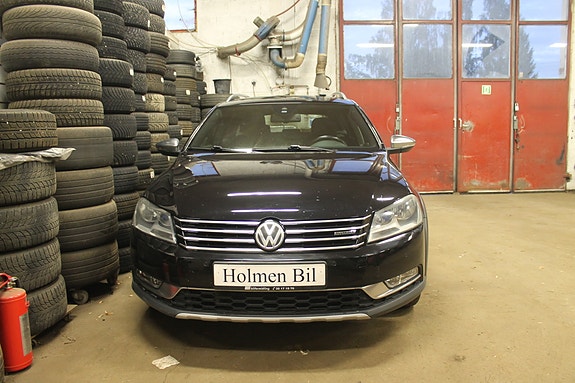 Volkswagen Passat Alltrack 3 of 19