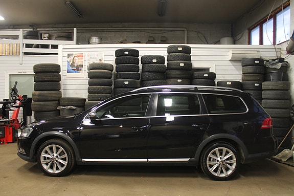 Volkswagen Passat Alltrack 2 of 19