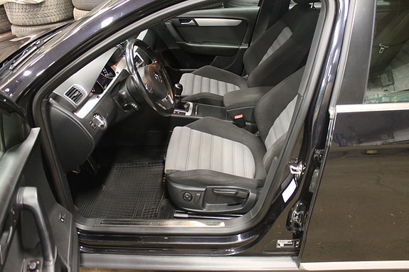 Volkswagen Passat Alltrack 13 of 19
