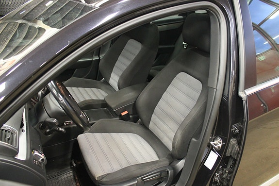 Volkswagen Passat Alltrack 14 of 19