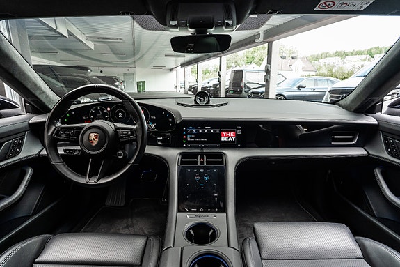 Porsche Taycan Cross Turismo 17 of 30