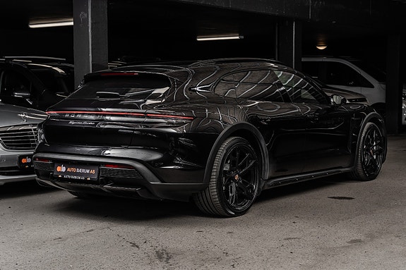 Porsche Taycan Cross Turismo 6 of 30