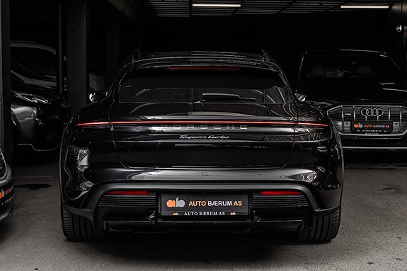 Porsche Taycan Cross Turismo 8 of 30