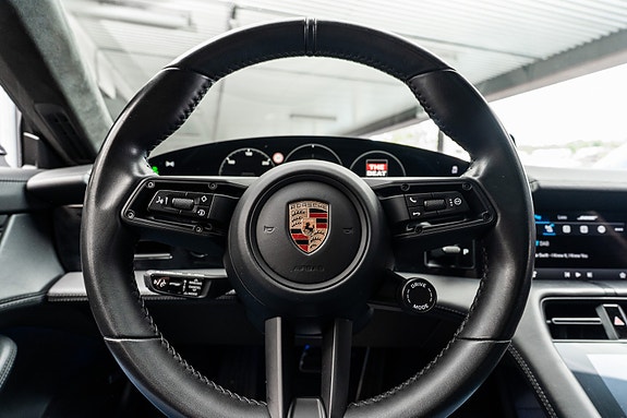 Porsche Taycan Cross Turismo 23 of 30