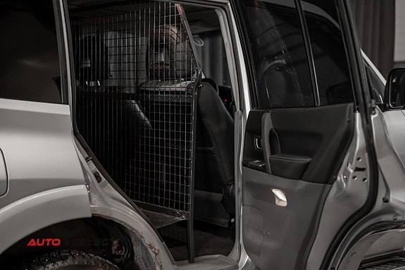 Mitsubishi Pajero 13 of 30