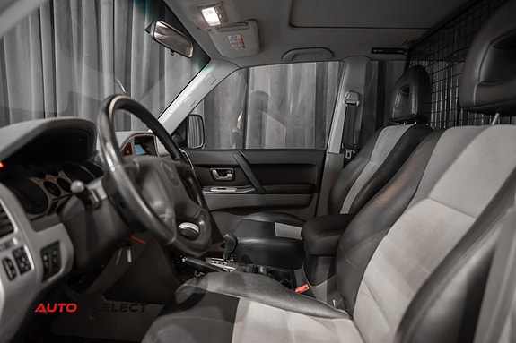 Mitsubishi Pajero 24 of 30