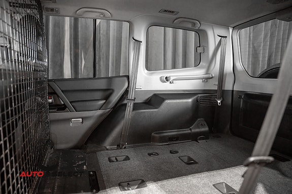 Mitsubishi Pajero 18 of 30