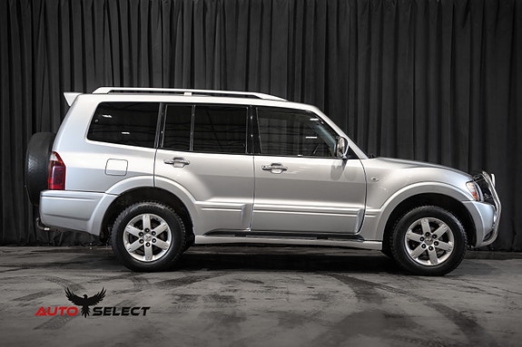 Mitsubishi Pajero 12 of 30