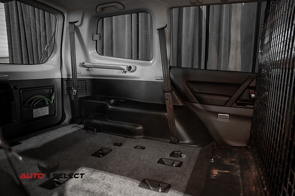 Mitsubishi Pajero 15 of 30
