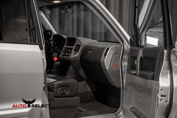 Mitsubishi Pajero 19 of 30
