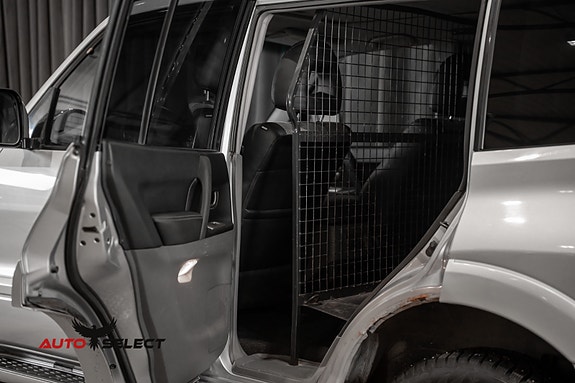 Mitsubishi Pajero 16 of 30