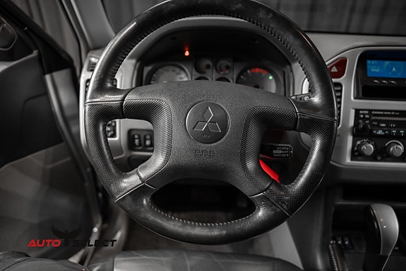 Mitsubishi Pajero 28 of 30