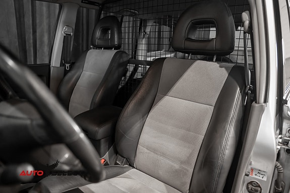 Mitsubishi Pajero 26 of 30