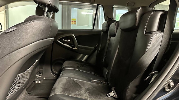 Toyota RAV4 7 of 29