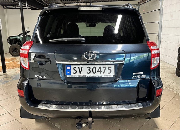 Toyota RAV4 4 of 29