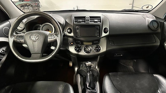 Toyota RAV4 8 of 29