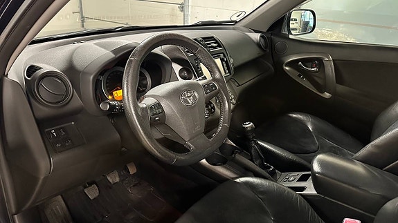 Toyota RAV4 9 of 29