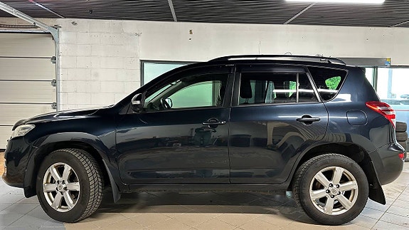Toyota RAV4 2 of 29