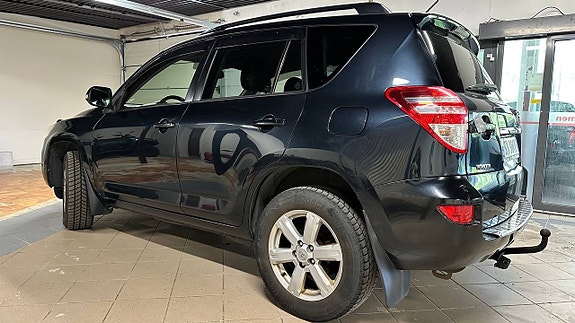 Toyota RAV4 3 of 29