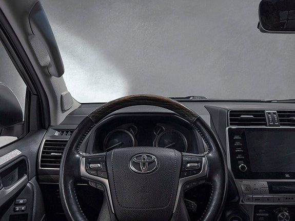 Toyota Land Cruiser 16 of 27