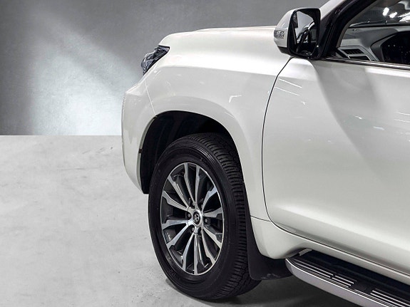Toyota Land Cruiser 4 of 27