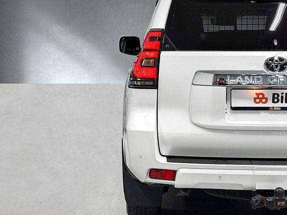 Toyota Land Cruiser 7 of 27