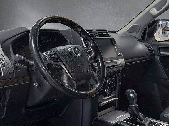 Toyota Land Cruiser 12 of 27