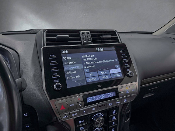 Toyota Land Cruiser 22 of 27