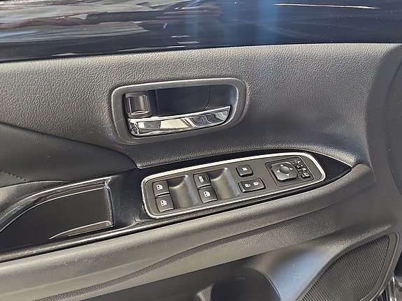 Mitsubishi Outlander 12 of 30