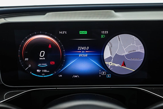 Mercedes-Benz EQC400 26 of 30