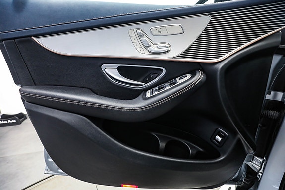 Mercedes-Benz EQC400 24 of 30